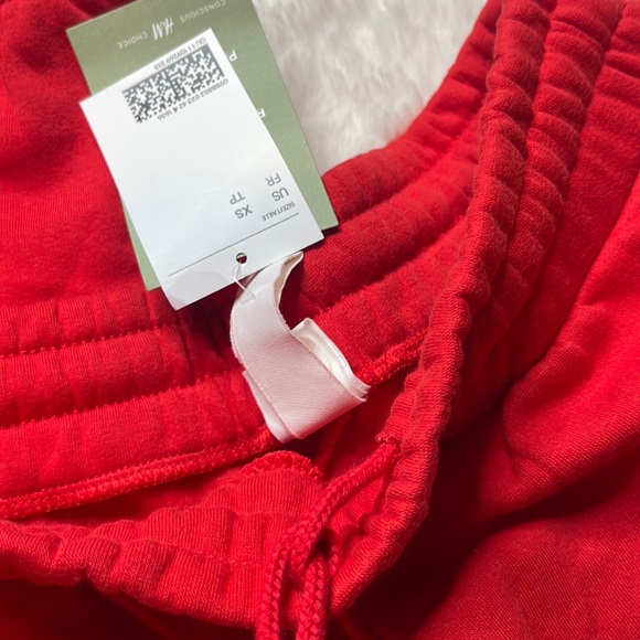 NWT H&M red joggers - SIZE: XS - Picture 3 of 4